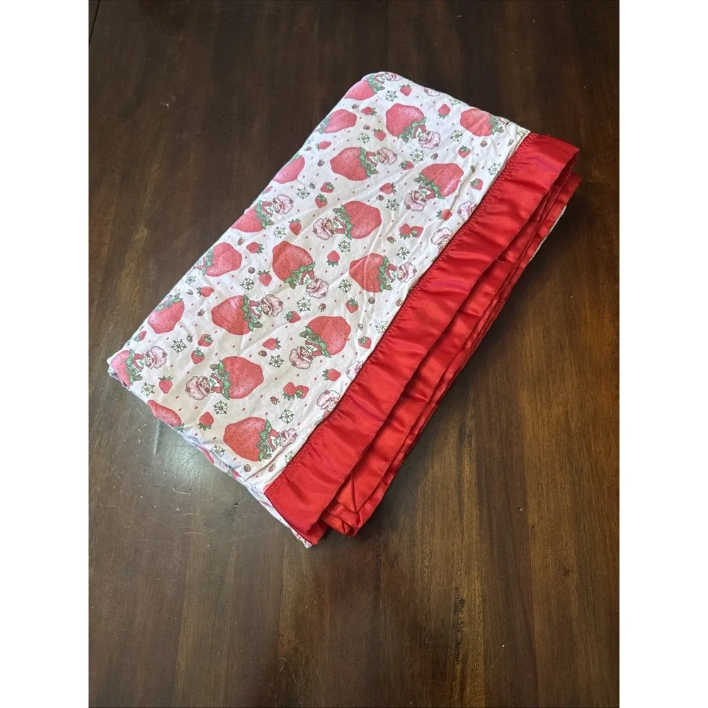 Vintage‎ 70s Strawberry Shortcake Flannel Blanket with Satin Trim Toddler Girls